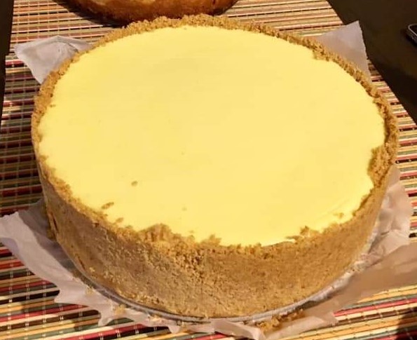 Lemon Cheesecake in a biscuit base shell